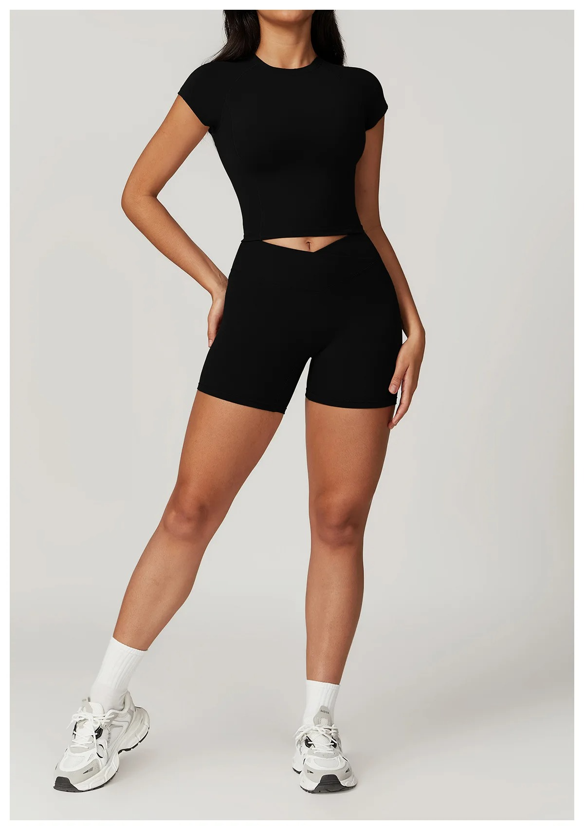 V WAIST SHORT SET