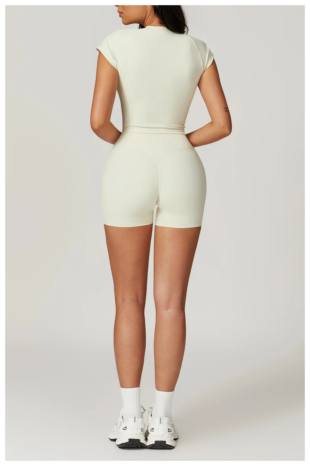 V WAIST SHORT SET